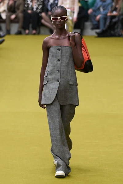 Look 24